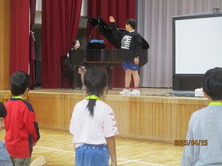 ６