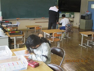 す１
