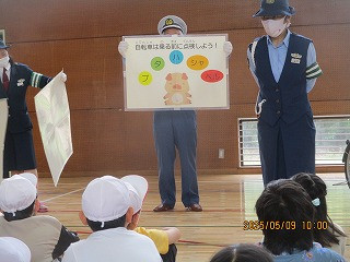 ７