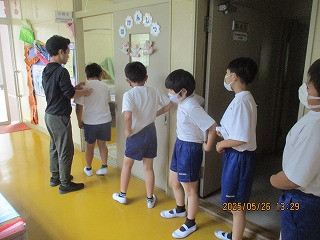 ６