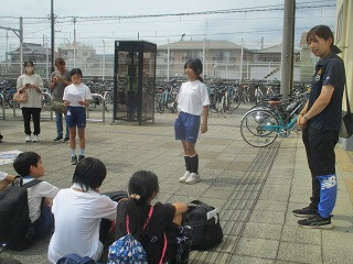 ４