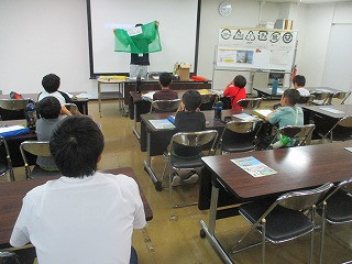 ７