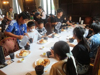 ７　議員食堂での昼食