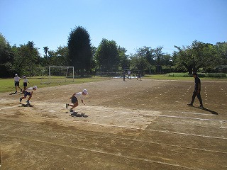 ９