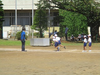 １６
