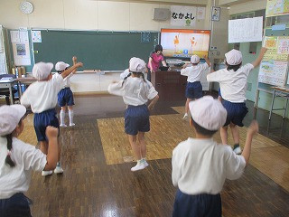 ７