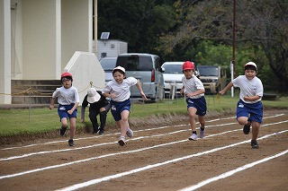 ８－９