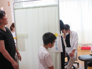 １３