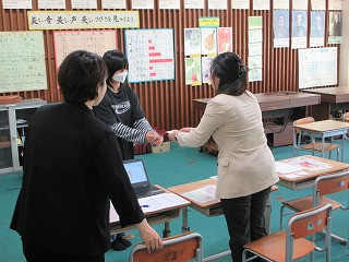 ５