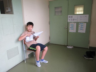 ２