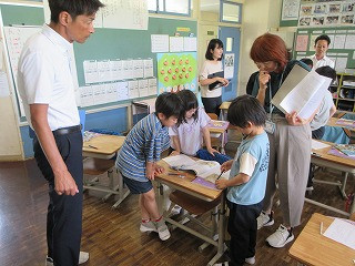 ７