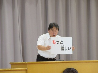 ４